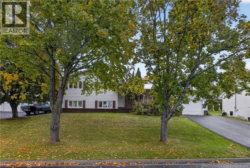 74 Talisman Crescent — photo 2 of 40