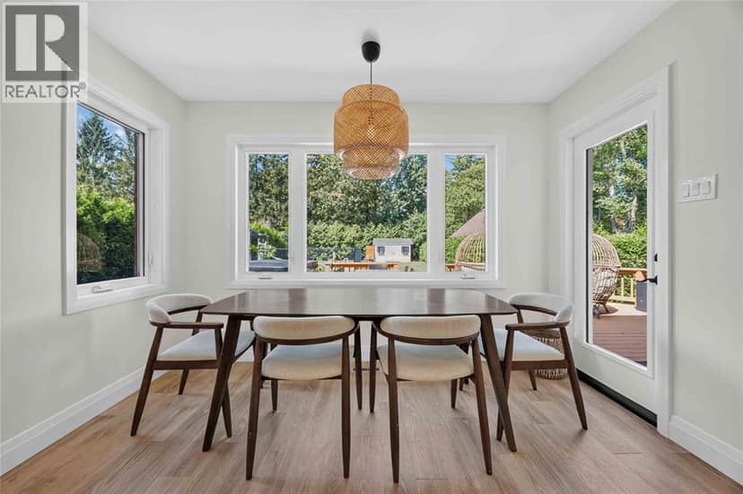 2468 Hamilton ROAD — photo 9 of 40