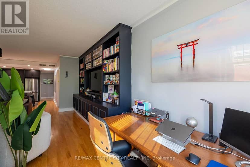 401 - 280 Queens Avenue S — photo 27 of 39