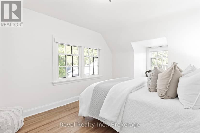 13 Sylvan Crescent — photo 23 of 40