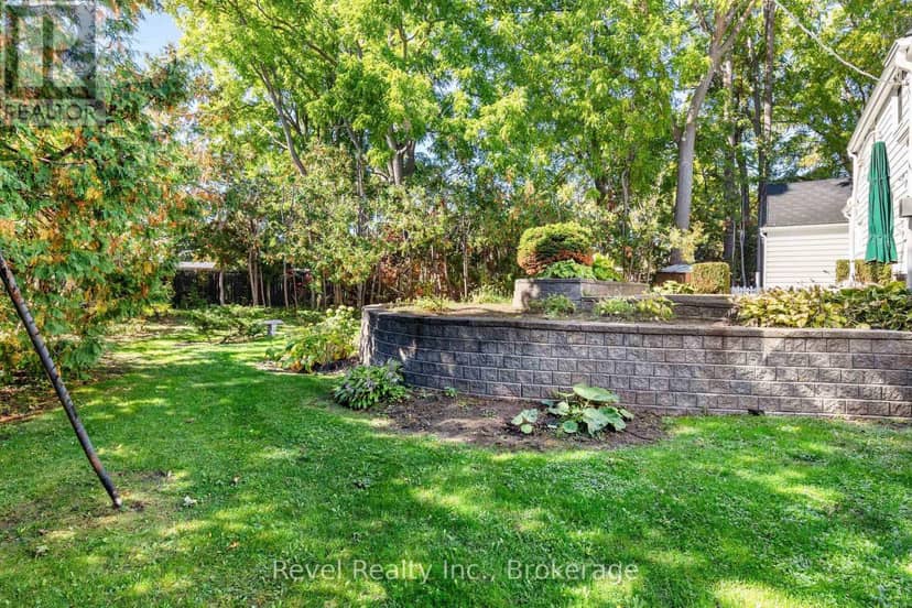13 Sylvan Crescent — photo 38 of 40