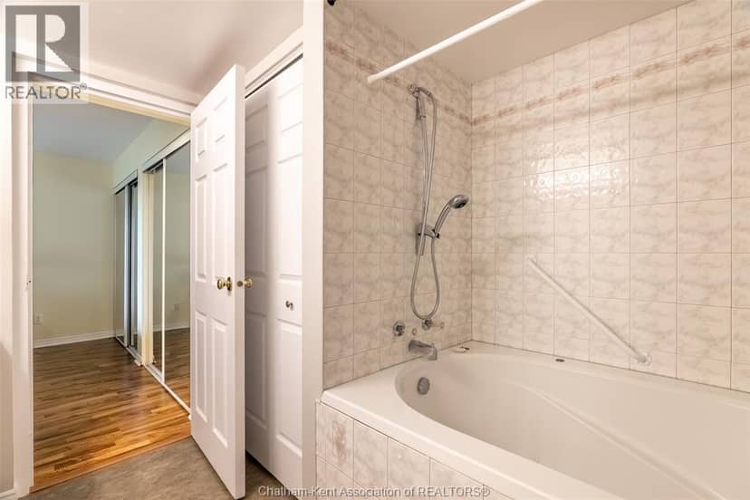 10 Van Allen AVENUE Unit# 903 — photo 23 of 32
