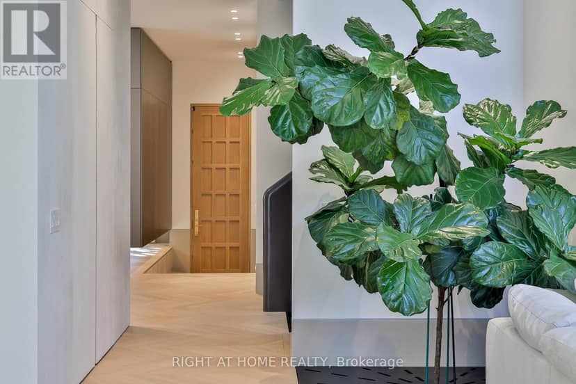 127 Yonge Boulevard — photo 23 of 40