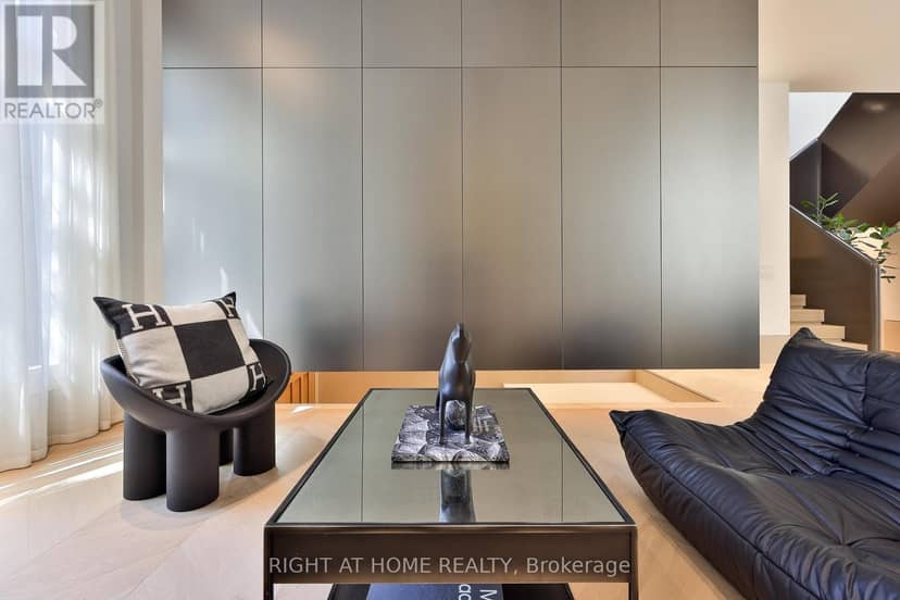 127 Yonge Boulevard, Toronto, photo 4
