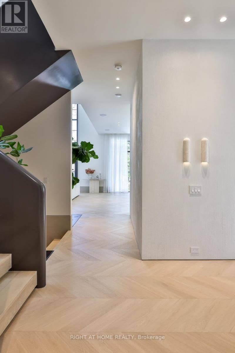 127 Yonge Boulevard, Toronto, photo 7