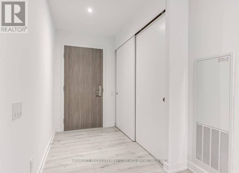 228 - 161 Roehampton Avenue — photo 3 of 15
