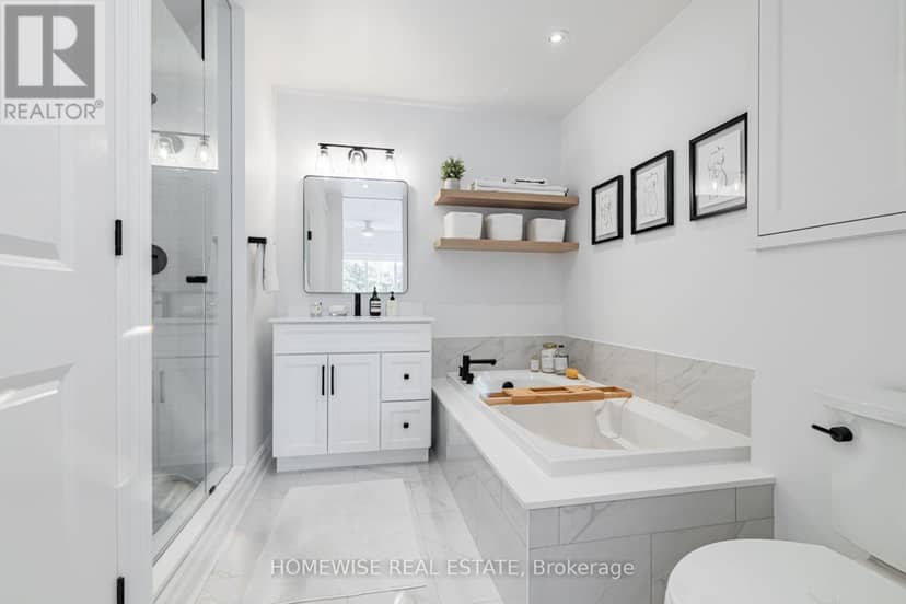 403 - 11 Soho Street — photo 15 of 27