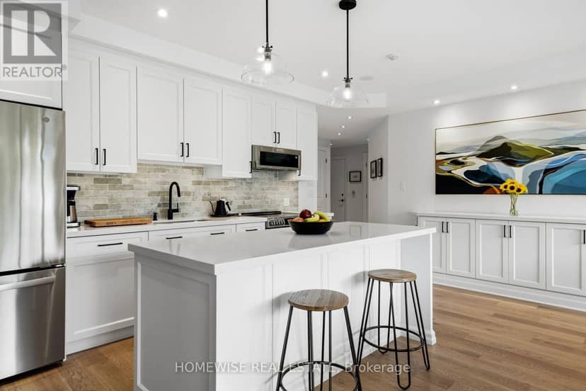403 - 11 Soho Street — photo 3 of 27