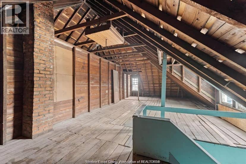 215 Pierre AVENUE — photo 13 of 17