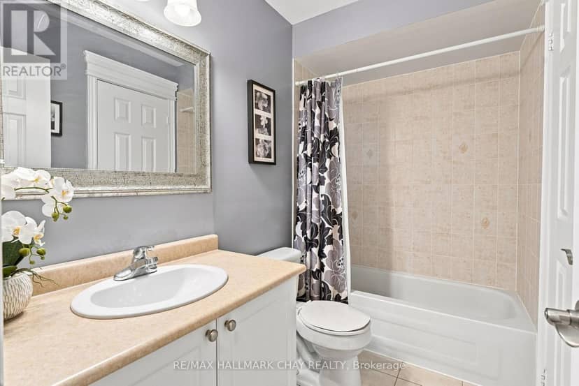 167 The Queensway — photo 15 of 29