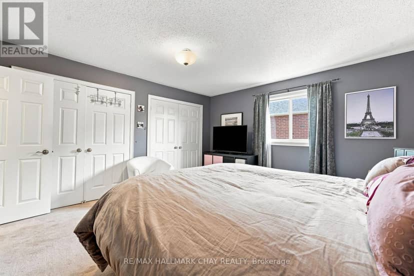 167 The Queensway — photo 18 of 29