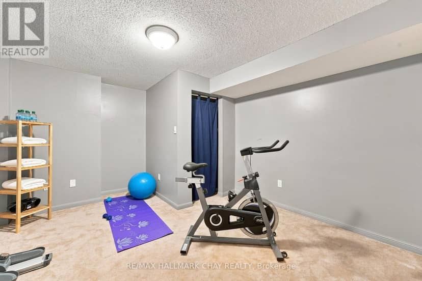 167 The Queensway — photo 23 of 29