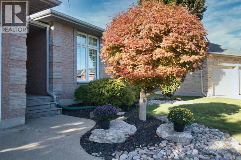 165 Alex Cameron Court, Sarnia, photo 3