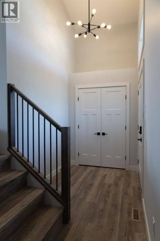 8 Henner's Place — photo 10 of 35
