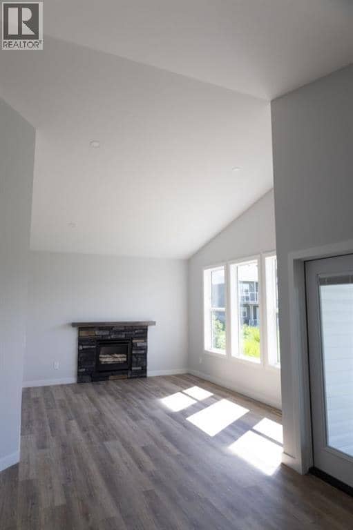 8 Henner's Place — photo 19 of 35