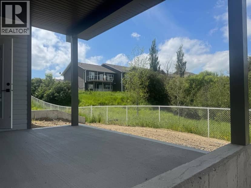 8 Henner's Place — photo 32 of 35