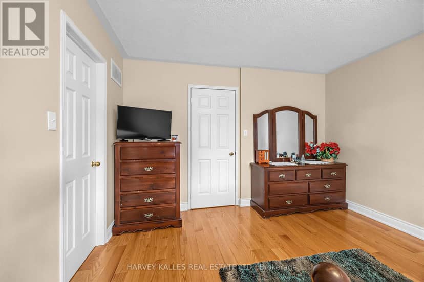 39 Ridgefield Court — photo 16 of 31