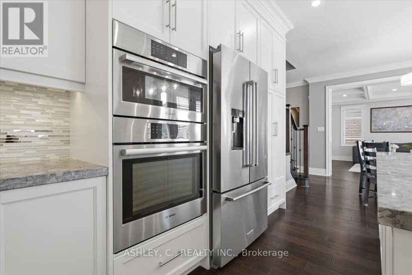 2177 Vineland Crescent — photo 13 of 40