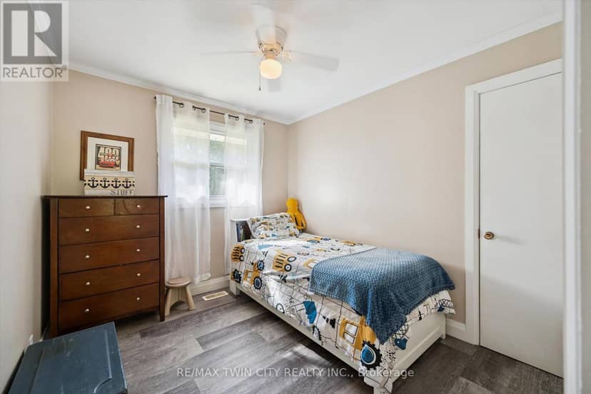 15 Emma Street — photo 13 of 40
