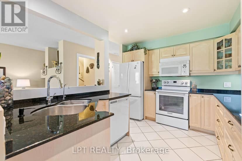 16 - 433 May Street — photo 13 of 38