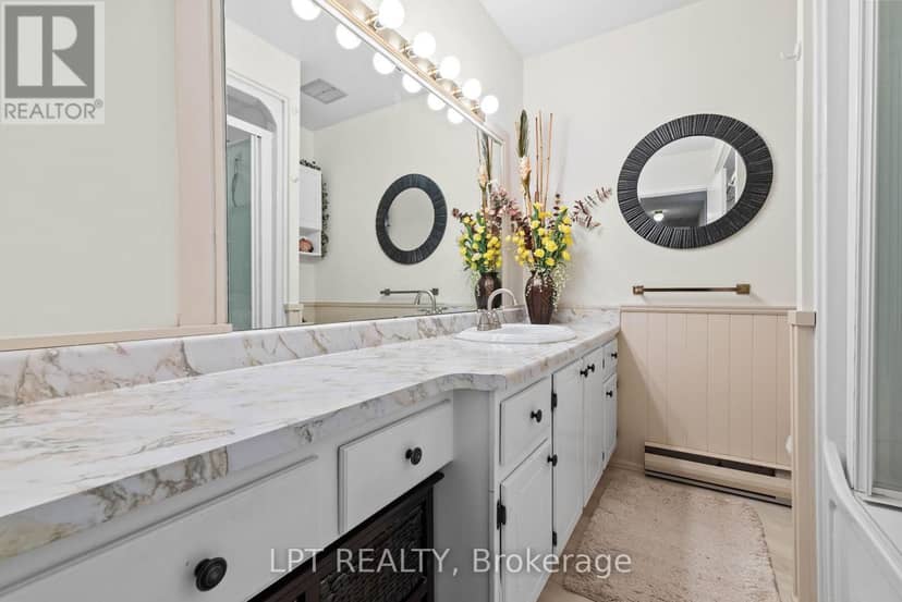 16 - 433 May Street — photo 18 of 38