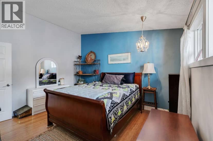 6316 Crowchild Trail SW — photo 18 of 40
