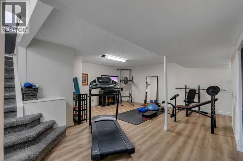 6316 Crowchild Trail SW — photo 24 of 40