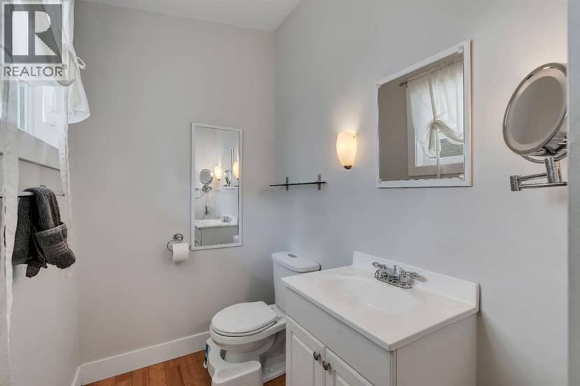 6316 Crowchild Trail SW — photo 19 of 40