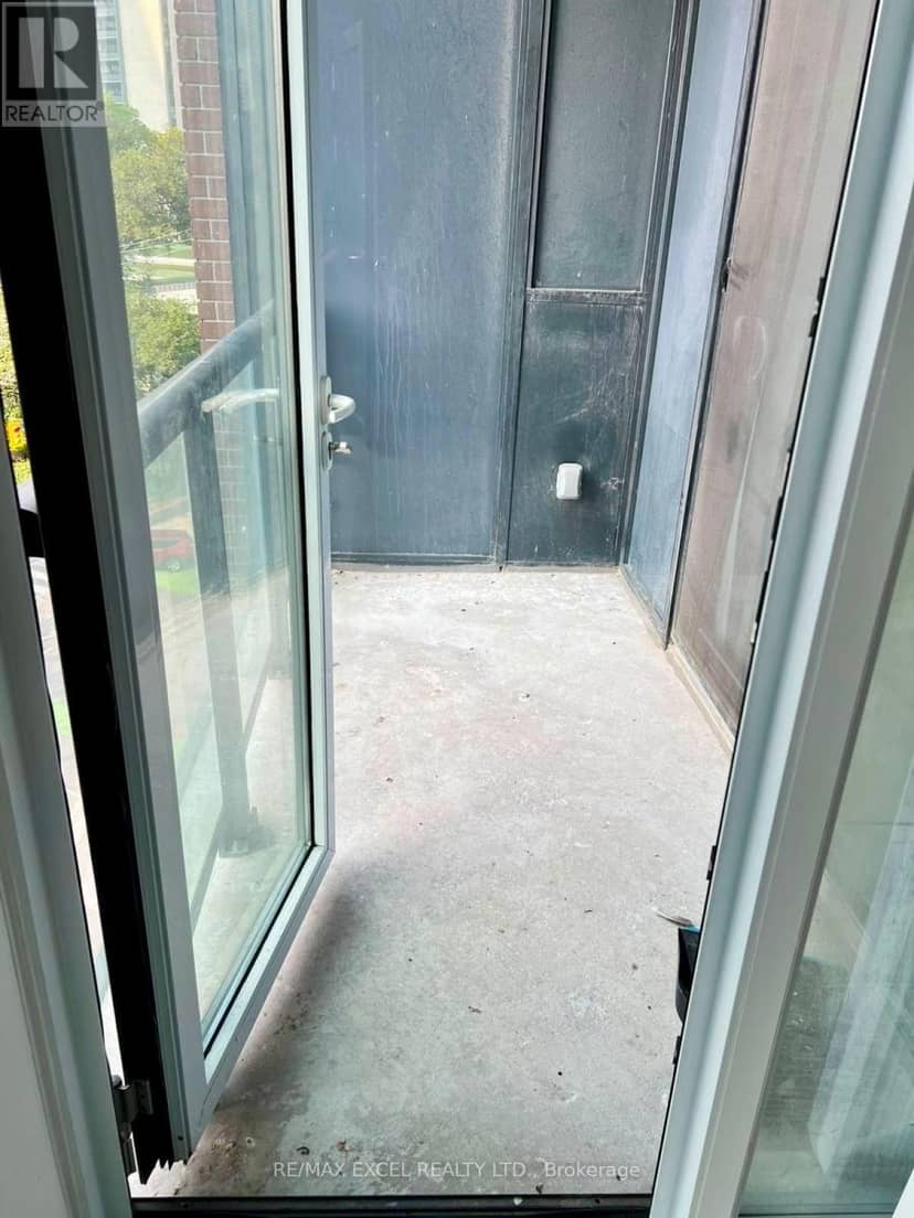 406 - 159 Wellesley Street E — photo 15 of 16