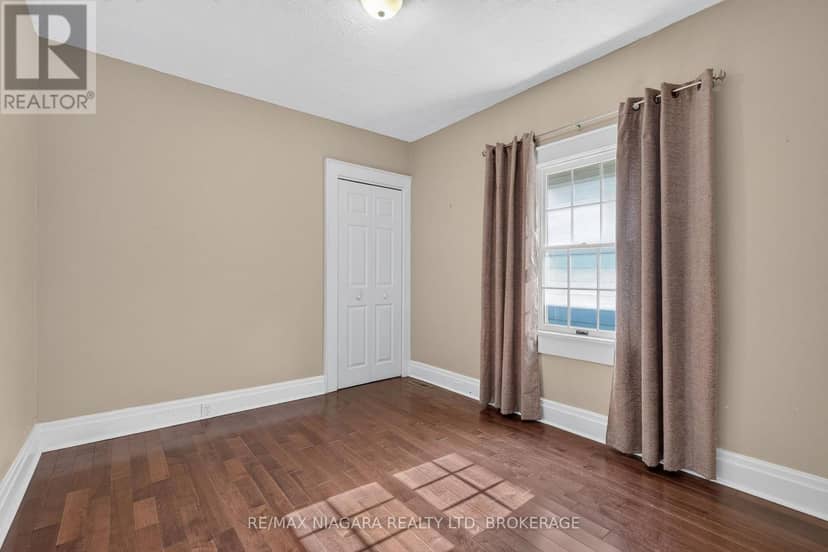 5657 Prince Edward Avenue — photo 12 of 40