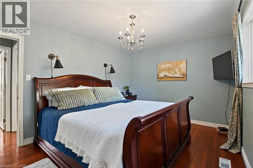 111 MACGREGOR Crescent — photo 14 of 40