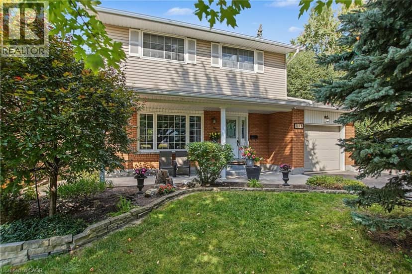 111 MACGREGOR Crescent — photo 2 of 40