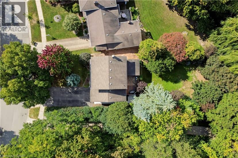 111 MACGREGOR Crescent — photo 34 of 40