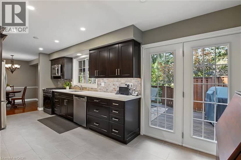 111 MACGREGOR Crescent — photo 8 of 40