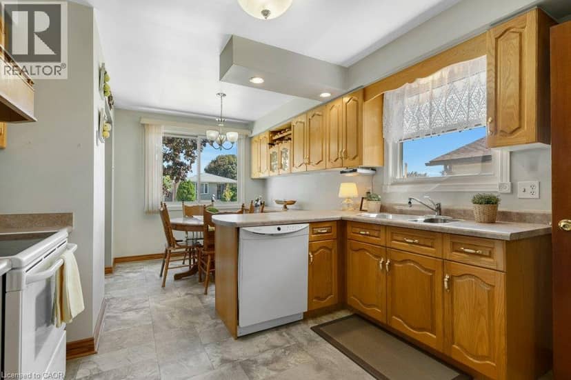222 THUNDERBIRD Drive — photo 15 of 40