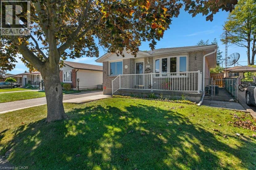 222 THUNDERBIRD Drive — photo 3 of 40