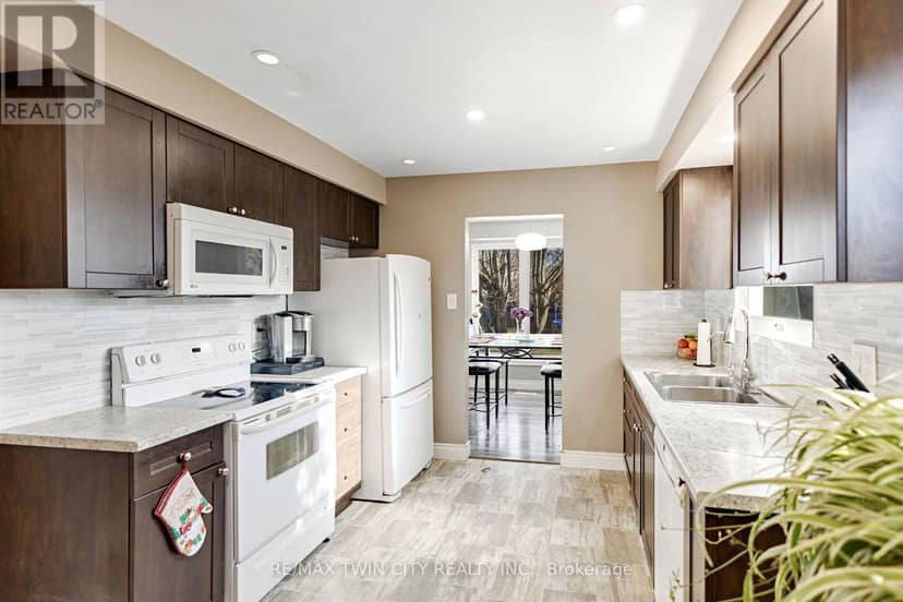 36 Valerie Court — photo 12 of 40