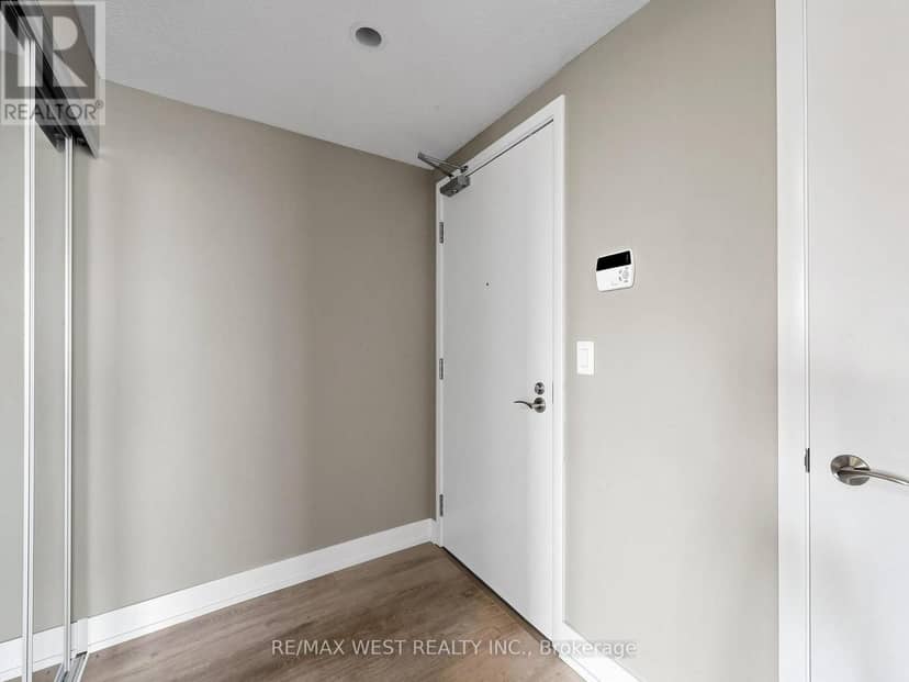 608 - 3091 Dufferin Street — photo 11 of 40