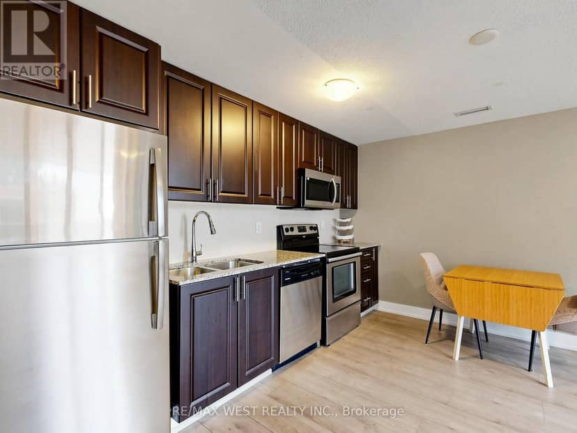 608 - 3091 Dufferin Street — photo 12 of 40