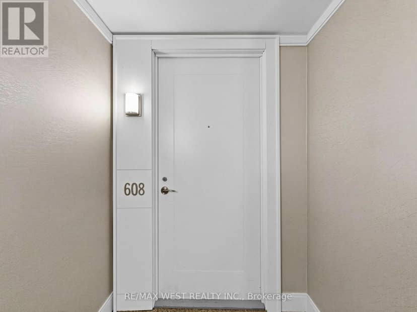 608 - 3091 Dufferin Street — photo 10 of 40