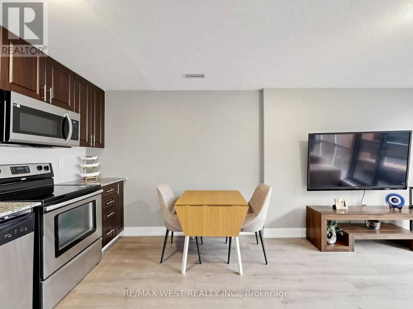 608 - 3091 Dufferin Street — photo 16 of 40