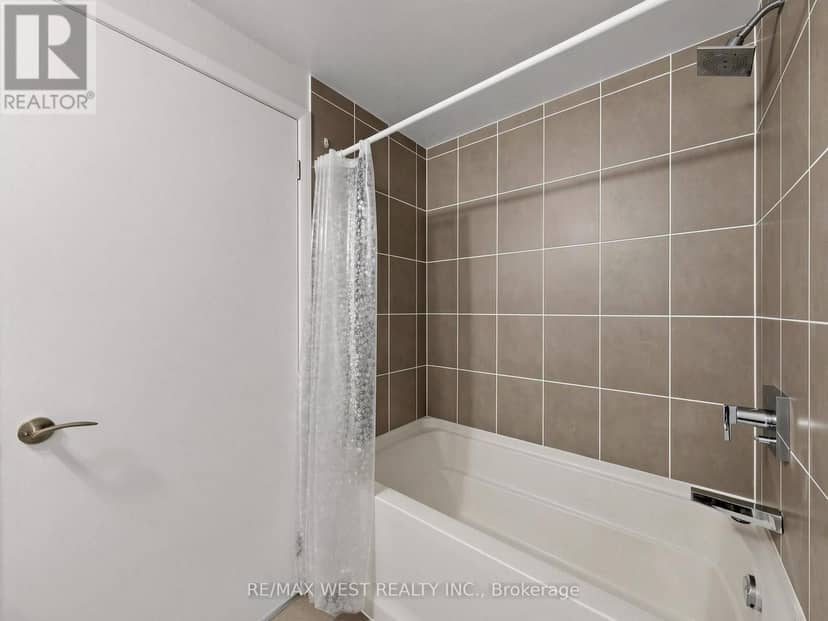 608 - 3091 Dufferin Street — photo 32 of 40