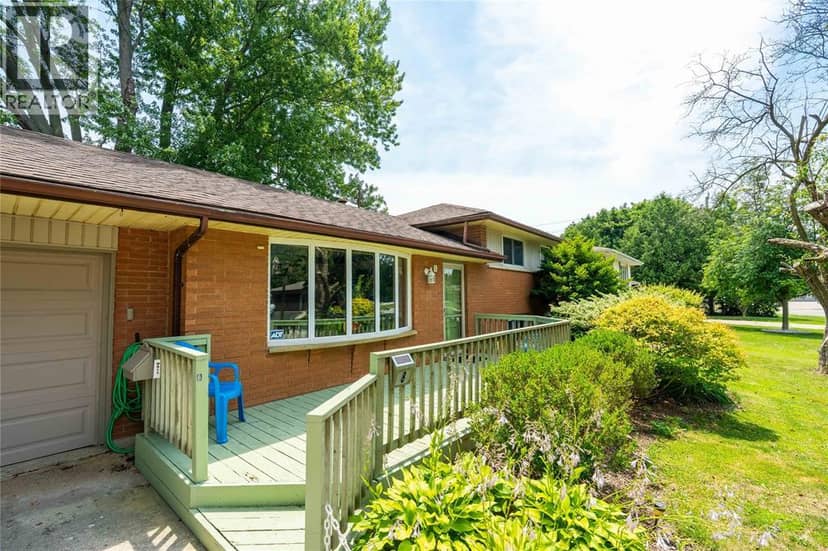 8 Parry Drive — photo 3 of 36