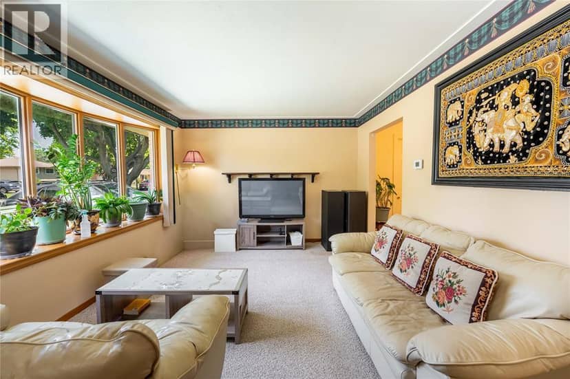 8 Parry Drive — photo 4 of 36