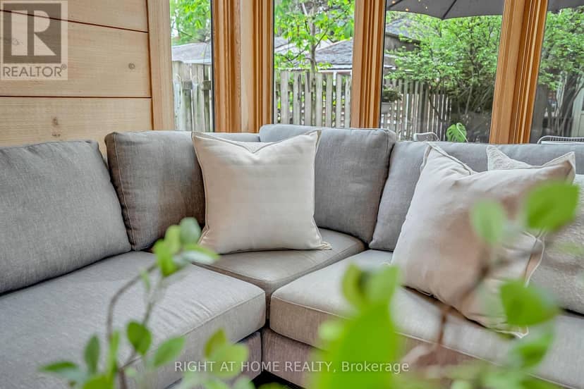 118 Lansdowne Avenue — photo 19 of 40