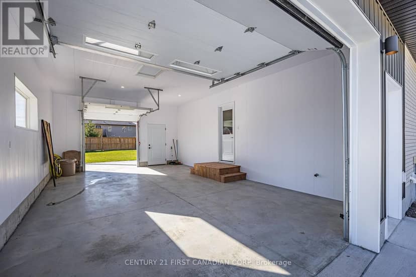 135 Nicoline Avenue — photo 32 of 40