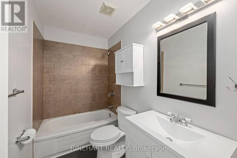 78 Bloomsbury Court — photo 13 of 32