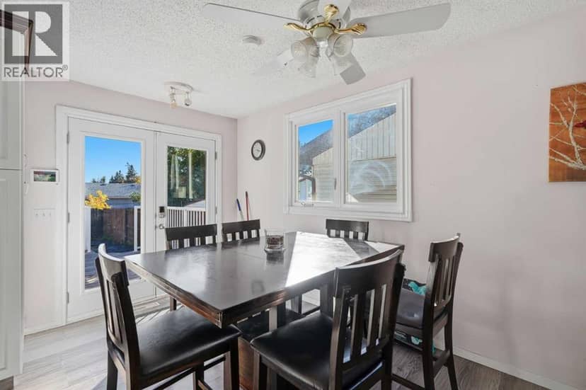 4615 31 Avenue NE — photo 17 of 40