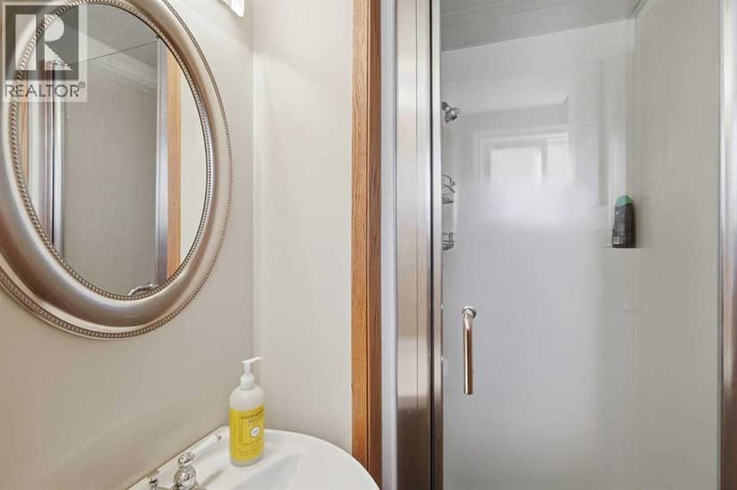4615 31 Avenue NE — photo 33 of 40