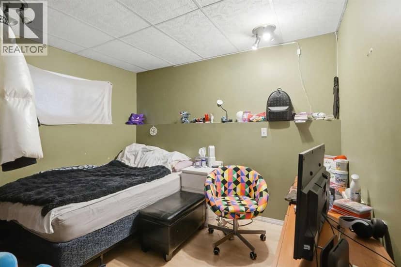 4615 31 Avenue NE — photo 36 of 40